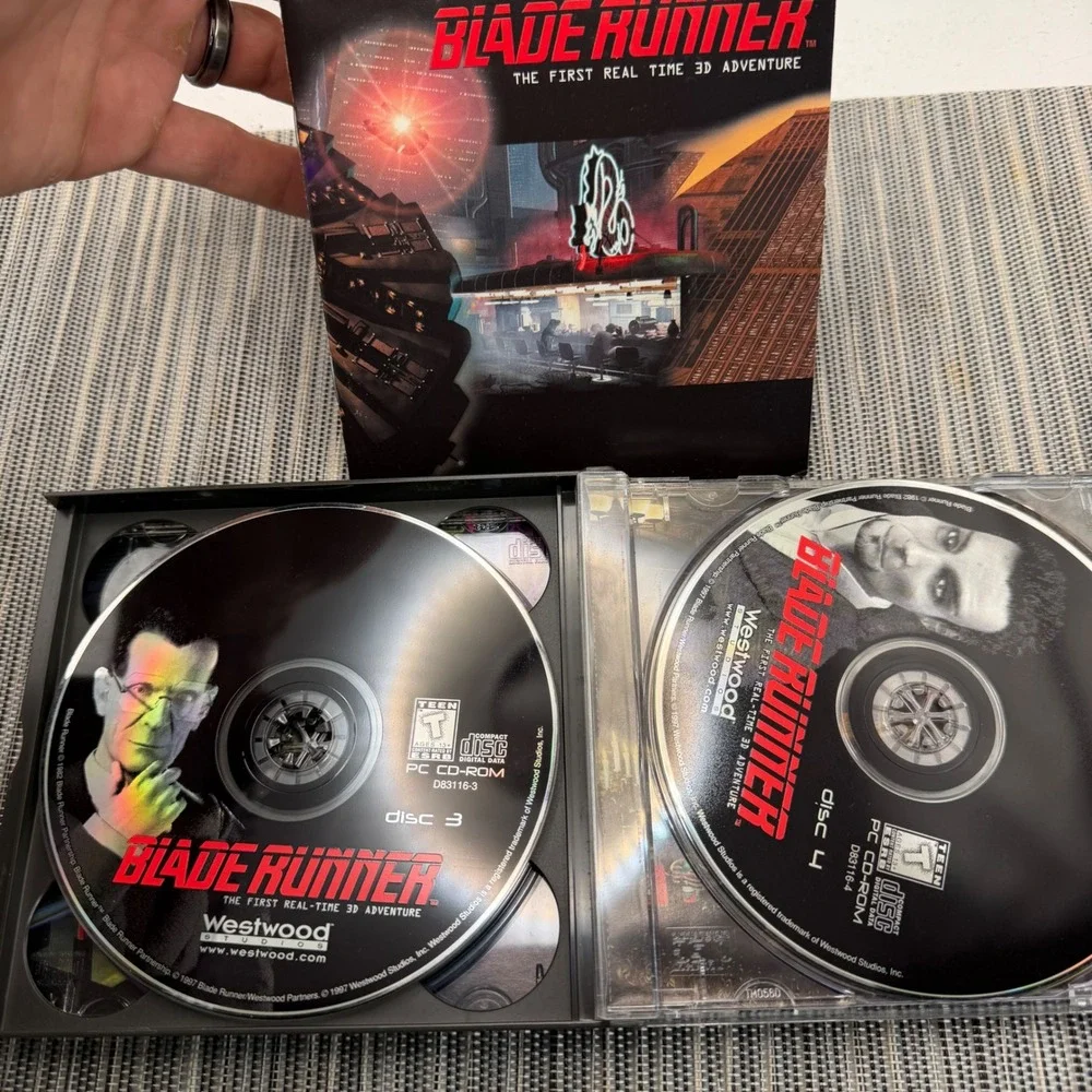 Blade Runner PC Game 1997 Westwood Studios 4-Disc Set Windows 95 NT‎ Vtg CD-ROM